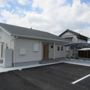 ソフト面では 宅建取引主任者 税理士 住宅ローンアドバイザー等の国家資格を 持った者も多数在籍していますので 土地探し 資金計画 税金 インテリアまでワンストップサービスでお客様の悩みを解決します 私たちのミッションは 建てた後も幸せが続く家づくり ソフト面では 宅建取引主任者 税理士 住宅ローンアドバイザー等の国家資格を 持った者も多数在籍していますので 土地探し 資金計画 税金 インテリアまでワンストップサービスでお客様の悩みを解決します 私たちのミッションは 建てた後も幸せが続く家づくり