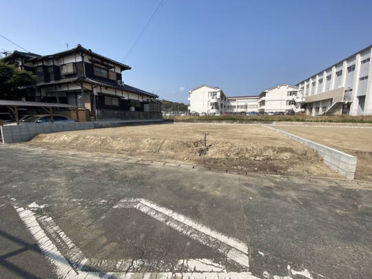5月販売開始の新規分譲地!!
生活圏内に駅やスーパー、ドラッグストアも充実♪
【エリア】
飯塚市平恒 ナカジマ建設分譲地
平恒小中一貫校まで徒歩約3分♪
【価 格】
815万円