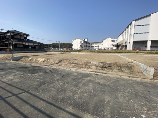 5月販売開始の新規分譲地!!
生活圏内に駅やスーパー、ドラッグストアも充実♪
【エリア】
飯塚市平恒 ナカジマ建設分譲地
平恒小中一貫校まで徒歩約3分♪
【価 格】
750万円