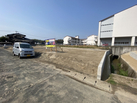 5月販売開始の新規分譲地!!
生活圏内に駅やスーパー、ドラッグストアも充実♪
【エリア】
飯塚市平恒 ナカジマ建設分譲地
平恒小中一貫校まで徒歩約3分♪
【価 格】
680万円